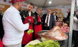 Çiğ köfte festivali: 5 ton çiğ köfte dağıtıldı