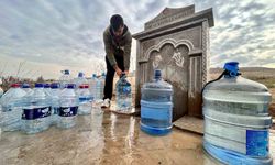 Su kesintisi yaşayan vatandaşlar ihtiyaçlarını çeşmeden gideriyor