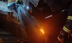 Bina duvarına çarpan otomobilin sürücüsü yaralandı