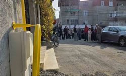 Doğal gaz 10 metre ötede, mahalleli yıllardır beklemede