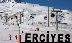 Erciyes'te kayak sezonu açıldı, kayakseverler pistlere akın etti