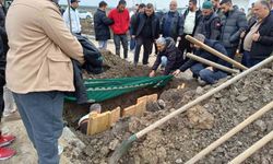 Evinde vahşice öld*ürülen kadın toprağa verildi