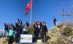 Çiftlik Ülkü Ocakları, şehitler anısına Dede Dağı zirvesine Türk bayrağı dikti