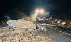 Kapanan yolu açarken ölümden döndüler