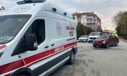 Otomobiller çarpıştı: 3 yaralı