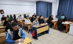 74 engelli vatandaş gönüllü öğretmenlerle KPSS'ye hazırlanıyor