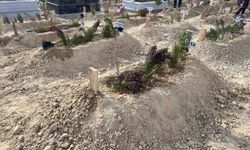 Komşusu tarafından öldürülen anne ve oğlu toprağa verildi