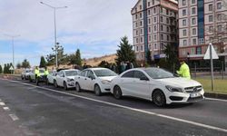 4 otomobil birbirine girdi: 2 yaralı