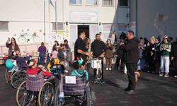 Okul bahçesi şenlik alanına döndü