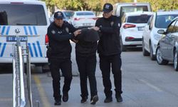 Otobüs şoförüyle motosikletli kadın birbirine girdi