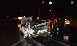 Otomobil tıra çarptı: 4 yaralı