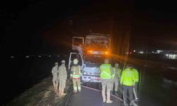 Seyir halindeki tır alevlere teslim oldu