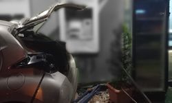 Takla atan araç banka şubesine çarparak durabildi: 2 yaralı