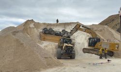 Taş ocağında kamyon devrildi, sürücüsü hayatını kaybetti