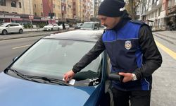 Niğde’de park süresini geçene ceza yazıldı