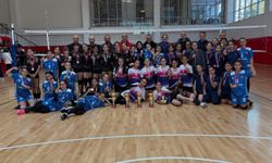 Niğde’de Küçük Kızlar Voleybol Müsabakaları tamamlandı