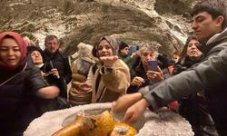 Yerin 150 metre altındaki bu mağarada şifa arıyorlar