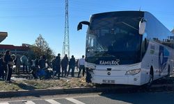 Yolcu otobüsü ile traktör çarpıştı: 1 yaralı