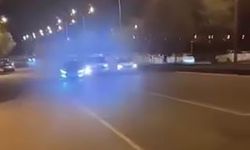 Yolu çekerken kaza anını kaydettiler