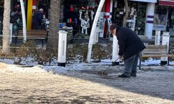 Niğde’de esnaftan buzlanmaya karşı kürekli önlem