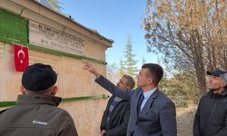 Ulukışla Kaymakamı Gökçe türbede incelemelerde bulundu