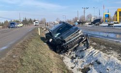 Otomobil ile cip çarpıştı: 3 yaralı