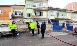 2 katlı binada yangın: 5 kişi dumandan etkilendi