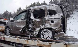 Kamyon ile hafif ticari araç çarpıştı: 2 yaralı