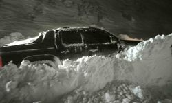 Çığ altında kalan araca 2 saatlik operasyon