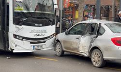 Niğde’de halk otobüsüyle otomobil çarpıştı: 2 yaralı