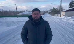 Donmak üzere olan yavru kediyi kurtardı, davranışı ile takdir topladı