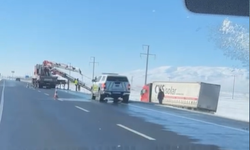 Niğde-Kayseri yolunda tır kontrolden çıktı