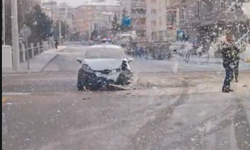 Selçuk Mahallesi’nde 2 otomobil çarpıştı