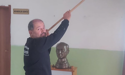 Niğde’de Okul müdürü, öğrenciler için okul duvarlarını boyadı