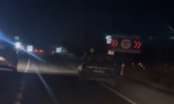 Niğde-Kayseri yolunda otomobil tehlike saçtı