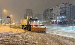 Karla mücadele çalışmaları gece boyunca sürdü