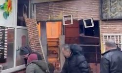 Kahvehanenin duvarları parçalansa da oyunlarına devam ettiler