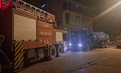 Çıkan çatı yangını itfaiye tarafından söndürüldü