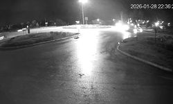 2 aracın çarpışma anı kameraya yansıdı