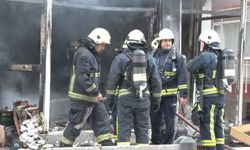 Mobilya imalathanesindeki yangında 3 kişi dumandan etkilendi