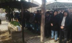 Oto bakım servisinde ölü bulunan 2 genç toprağa verildi