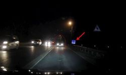 Otomobil bir anda kayarak savruldu