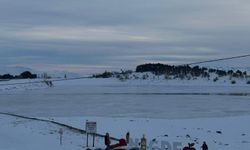 Niğde gebere göleti buz tuttu