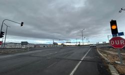 Niğde’de rüzgar sonrası yönü değişen trafik ışıkları