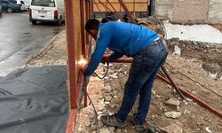 Niğde’de devrilen reklam panoları onarılıyor