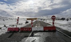 Niğde’de kar ve tipi nedeniyle bazı yollar trafiğe kapatıldı