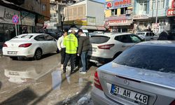 Niğde Kuyumcular Caddesi’nde maddi hasarlı kaza