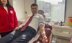 Niğde Valisi Akmeşe’den Kızılay’a kan bağışı