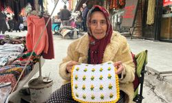 Niğde’de 60 yaşında el ürünleriyle ailesine destek oluyor