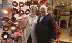 '11 kez istedim, 11'incide aldım' dedi, 26 yıllık aşkını gül ile taçlandırdı